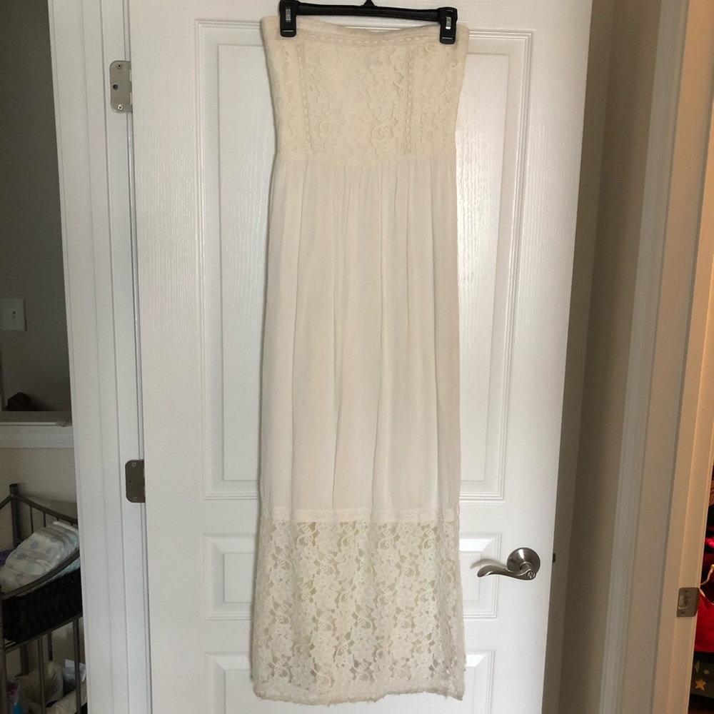 A&F Lightweight Strapless Lace Dress - Medium